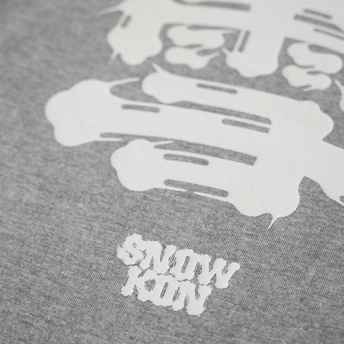 06【ROUND 2】2526_SNOWKON 10th POWDER SNOW Sweatshirt Grey