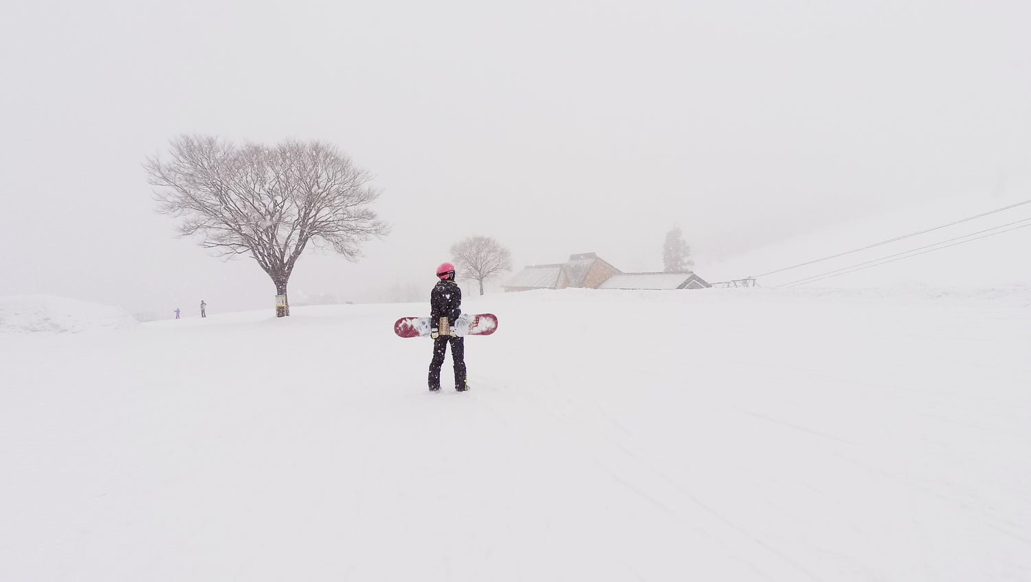 MONS design for skiing and travel needs. 為滑雪和旅行而設計。