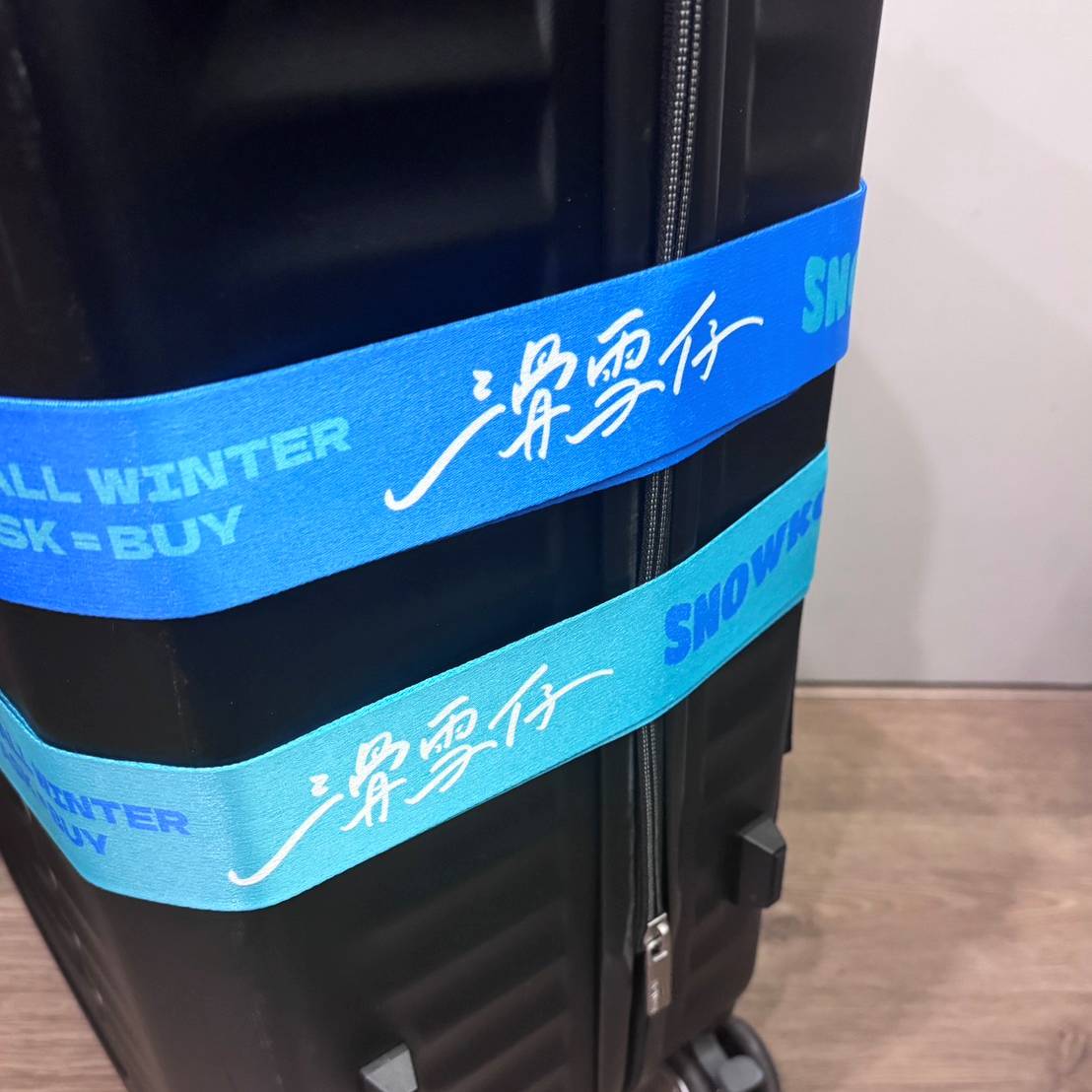 2627_SNOWKON SNOWBOARDER LUGGAGE STRAPS